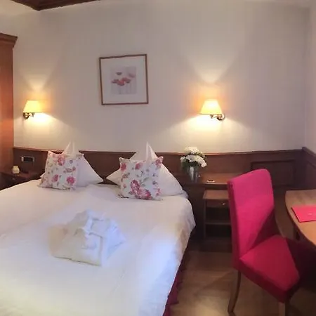 ホテル Restaurant Au Lion D'or